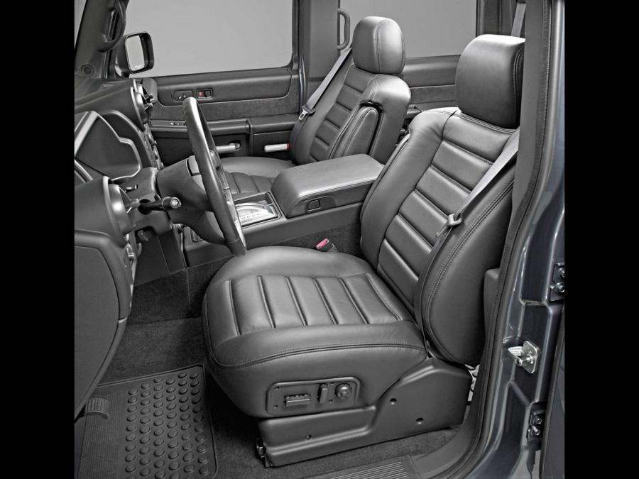 Интерьер Hummer H2 SUT 2005 года  (фото 34 из 42)